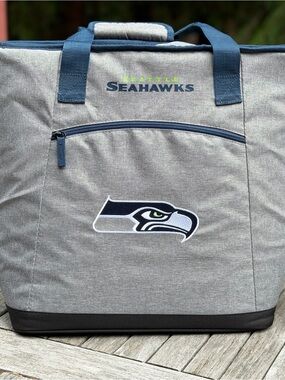 NFL Seattle Seahawks 30 Can Cooler Bag Backpack Tote Rawlings 12th Man Tailgate
